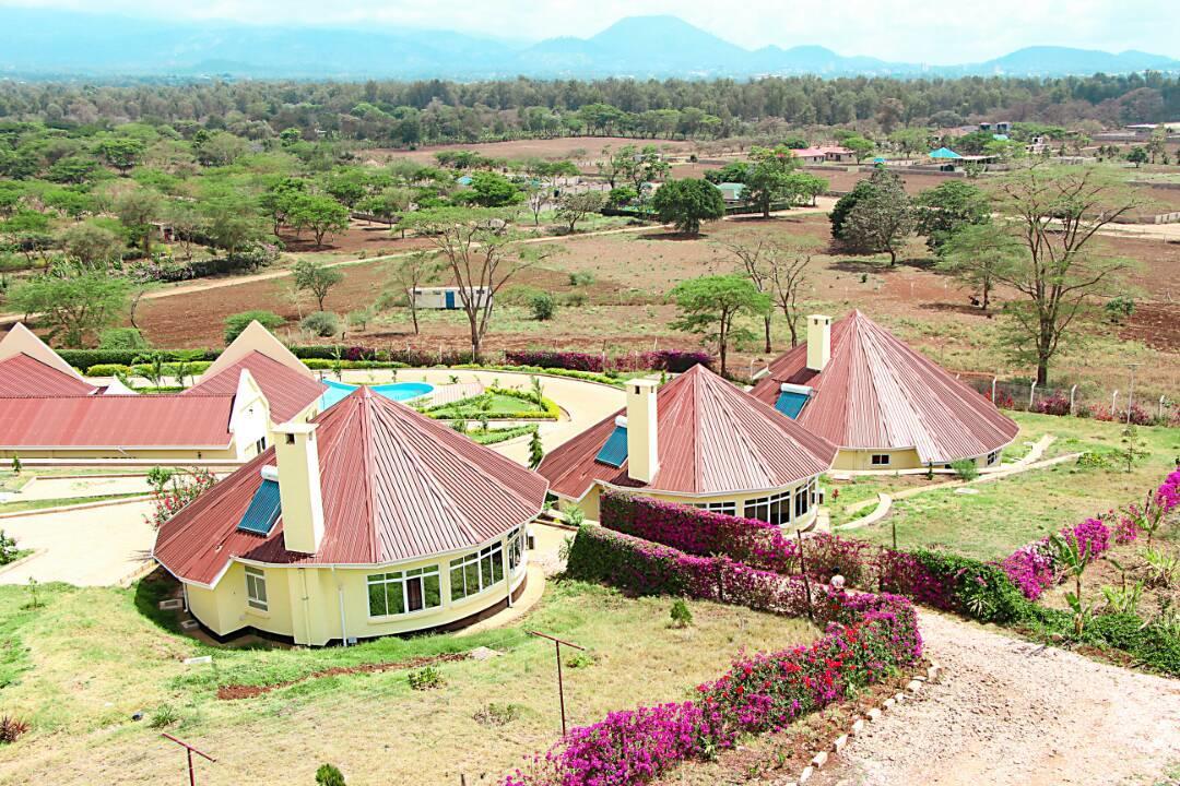 A1 Hotel And Resort Arusha Bagian luar foto