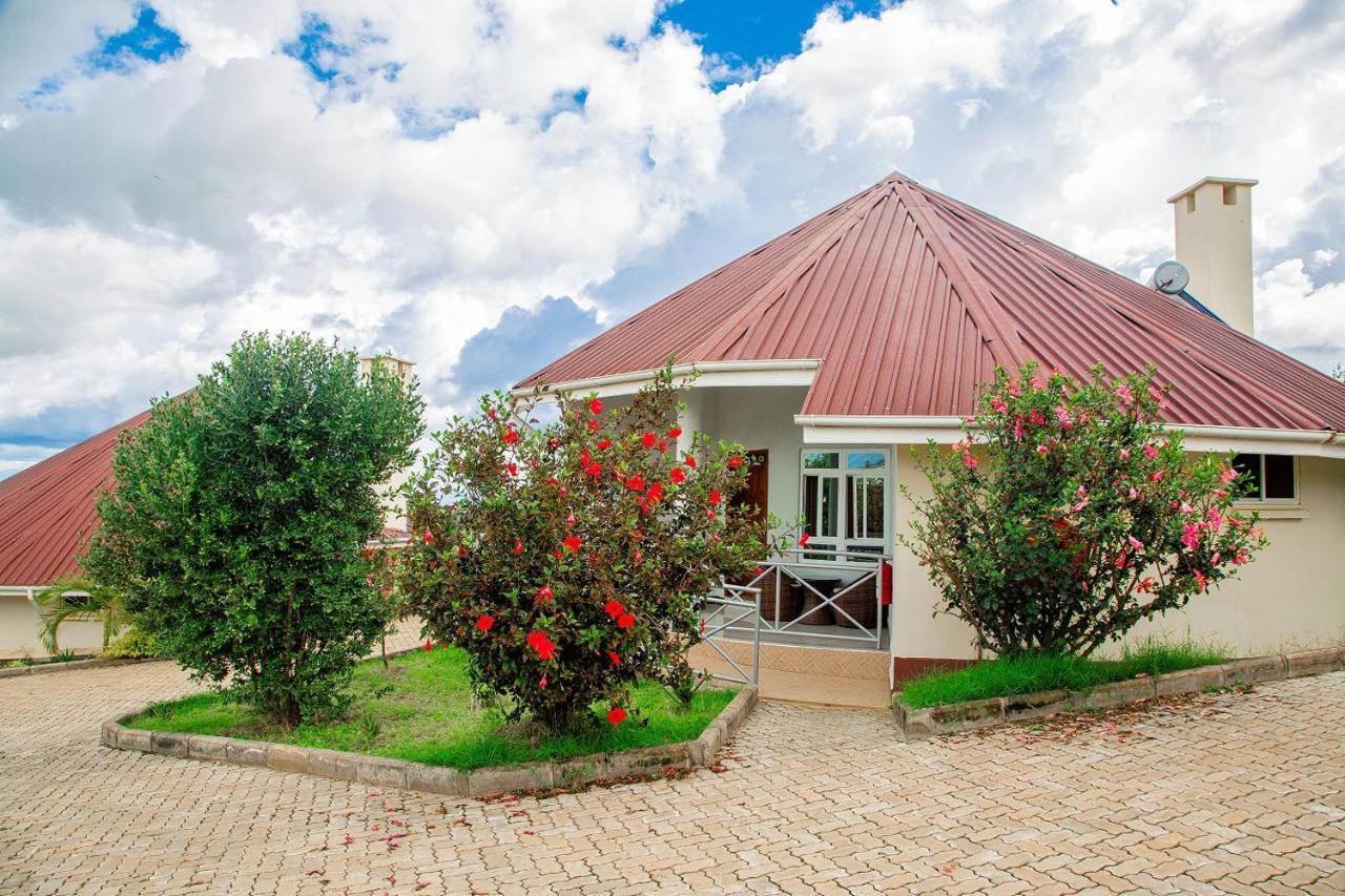 A1 Hotel And Resort Arusha Bagian luar foto