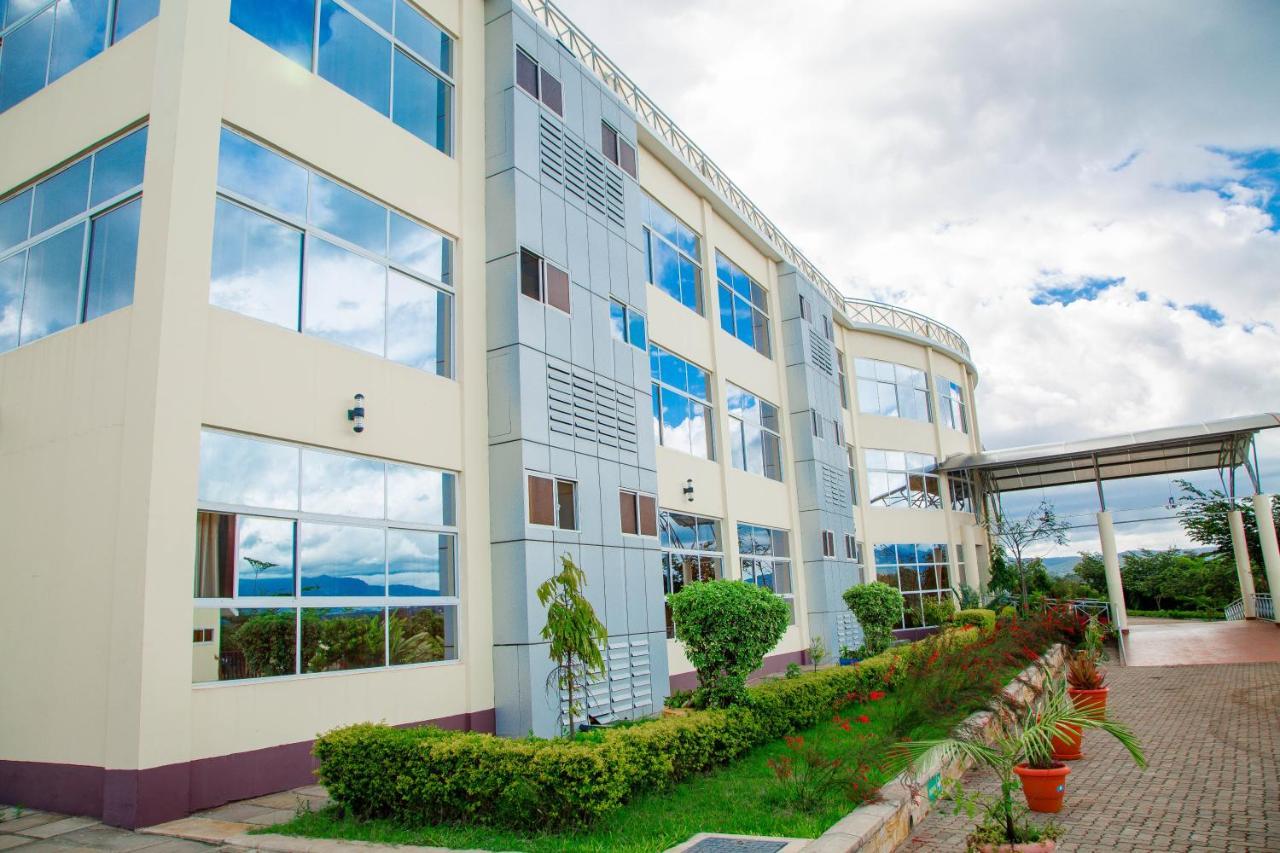 A1 Hotel And Resort Arusha Bagian luar foto