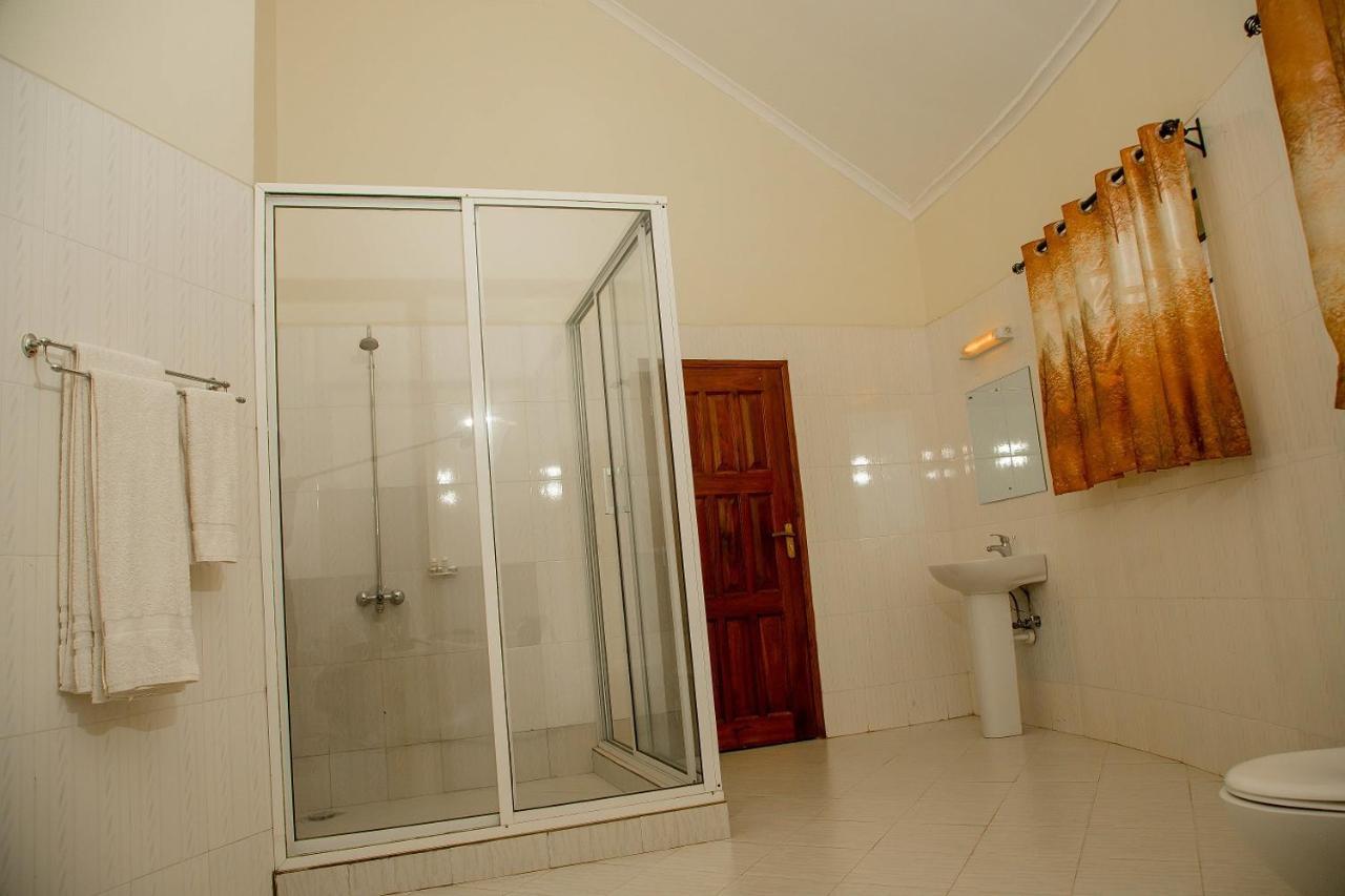 A1 Hotel And Resort Arusha Bagian luar foto