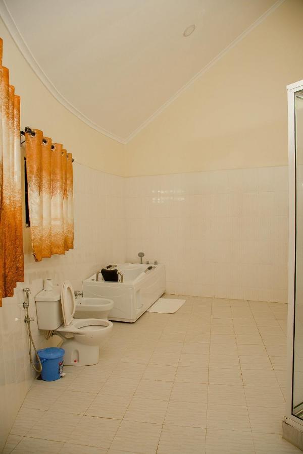A1 Hotel And Resort Arusha Bagian luar foto